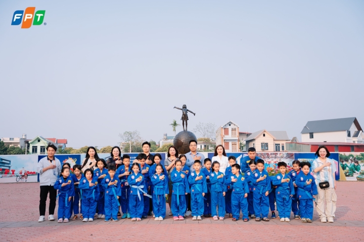 MỘT LỜI CHÀO - VẠN ĐIỀU TỬ TẾ CÙNG NHÀ F