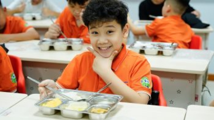 Ăn bán trú tại trường giúp con học tập tốt hơn và khoẻ mạnh hơn